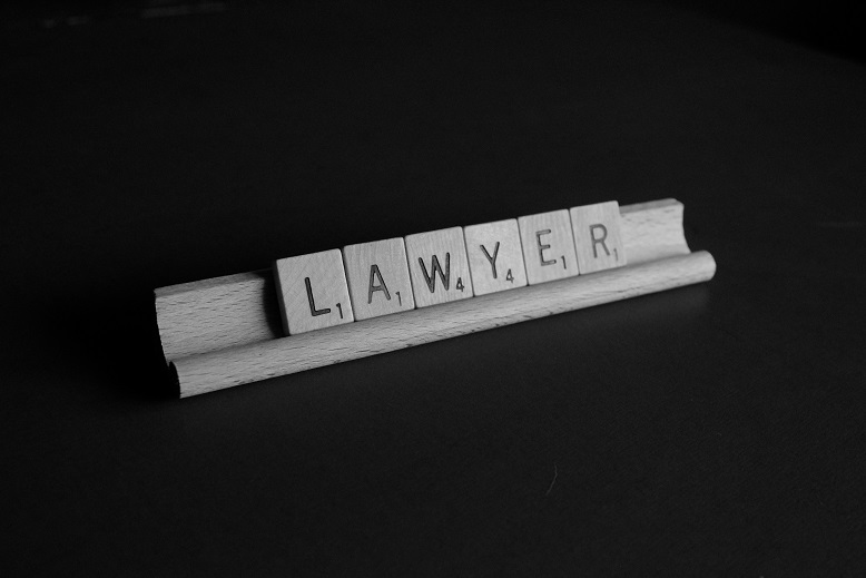 להתייעץ עם עורך דין פלילי