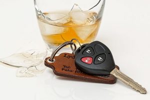 האם שוללים רישיון למי שנתפס נוהג שיכור?